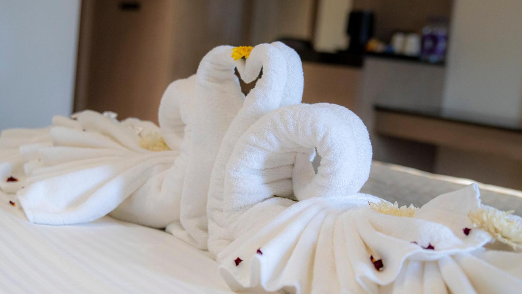 Hotel Tulips Grand 하이데라바드 외부 사진
