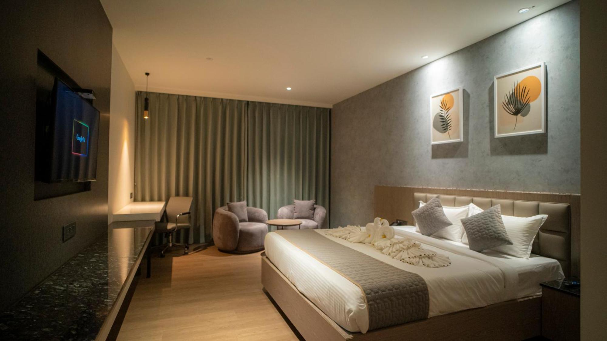 Hotel Tulips Grand 하이데라바드 외부 사진