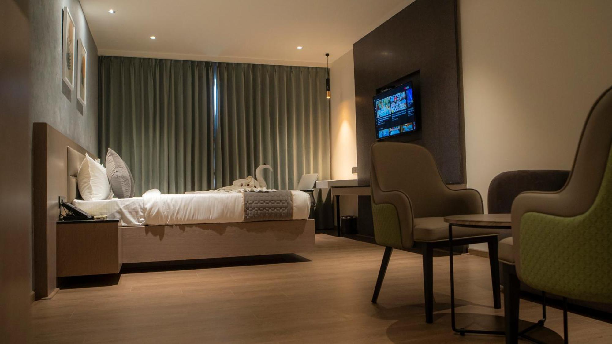 Hotel Tulips Grand 하이데라바드 외부 사진