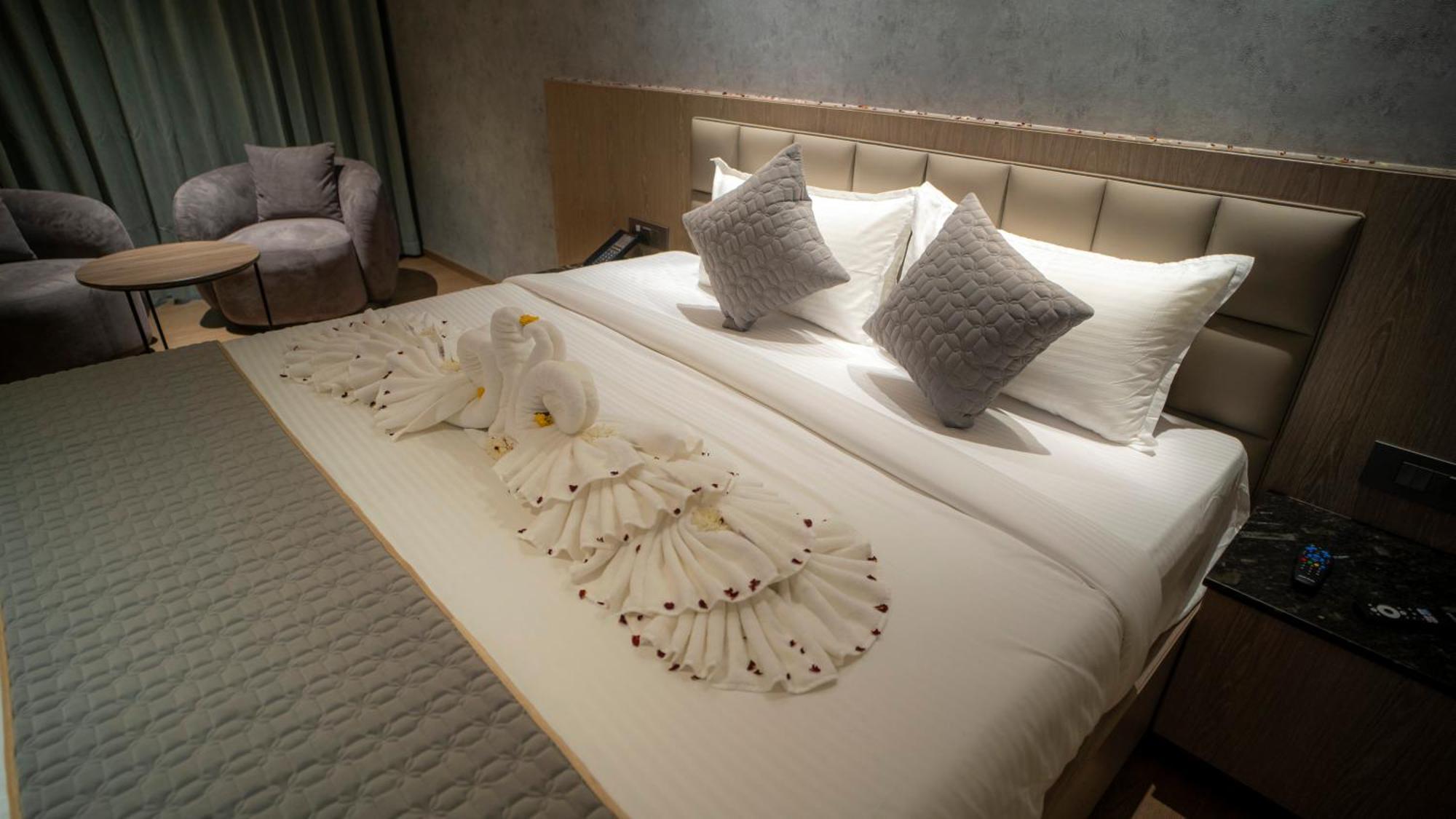 Hotel Tulips Grand 하이데라바드 외부 사진