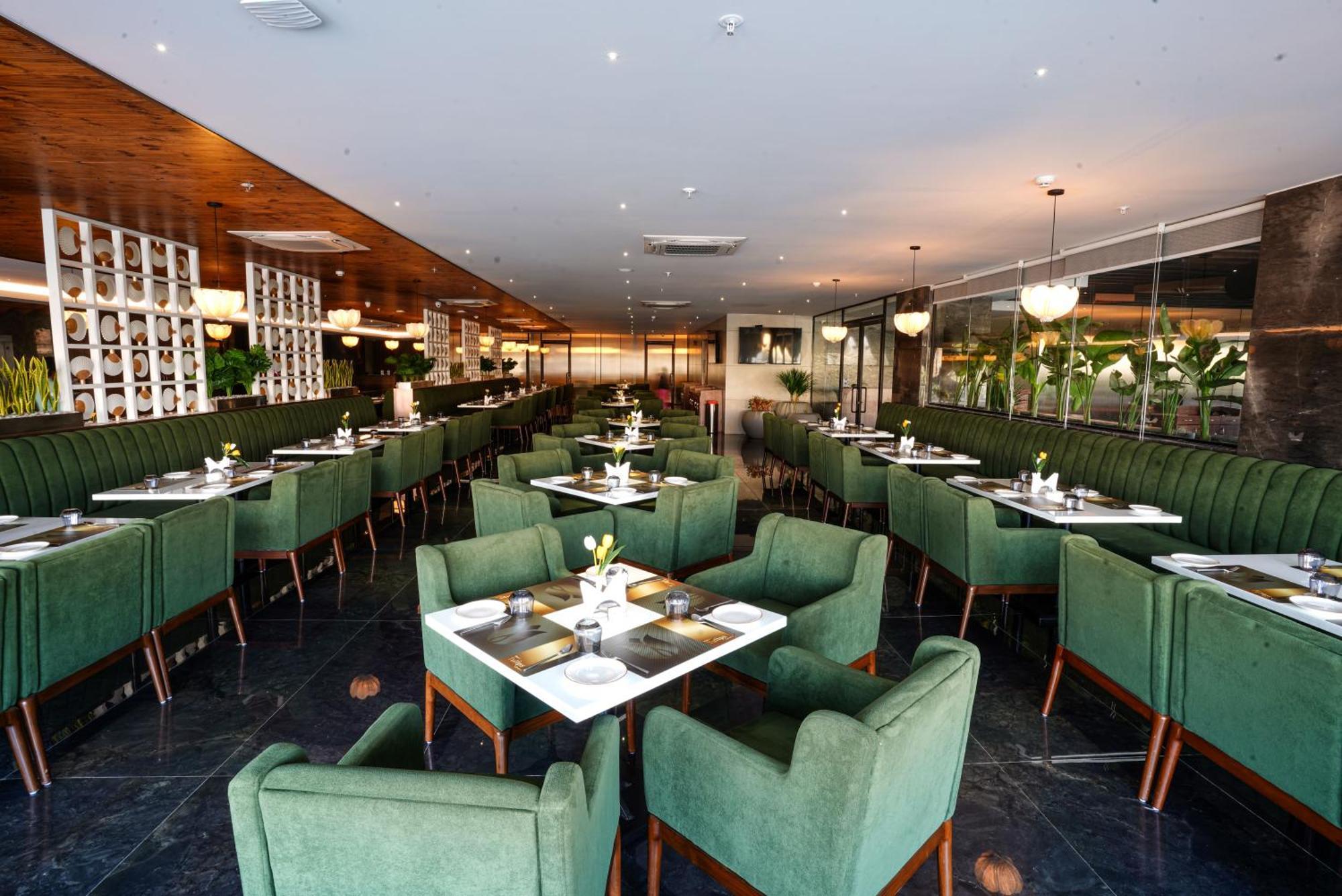 Hotel Tulips Grand 하이데라바드 외부 사진