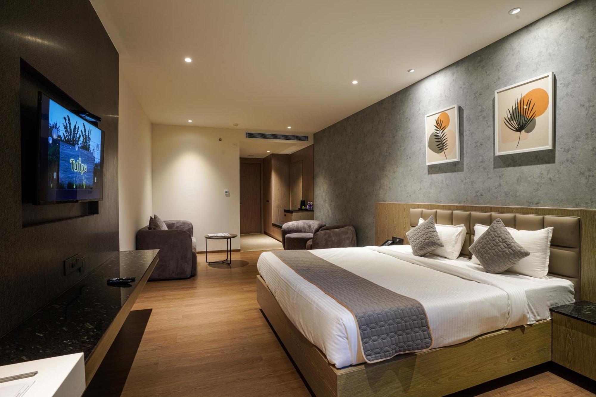 Hotel Tulips Grand 하이데라바드 외부 사진