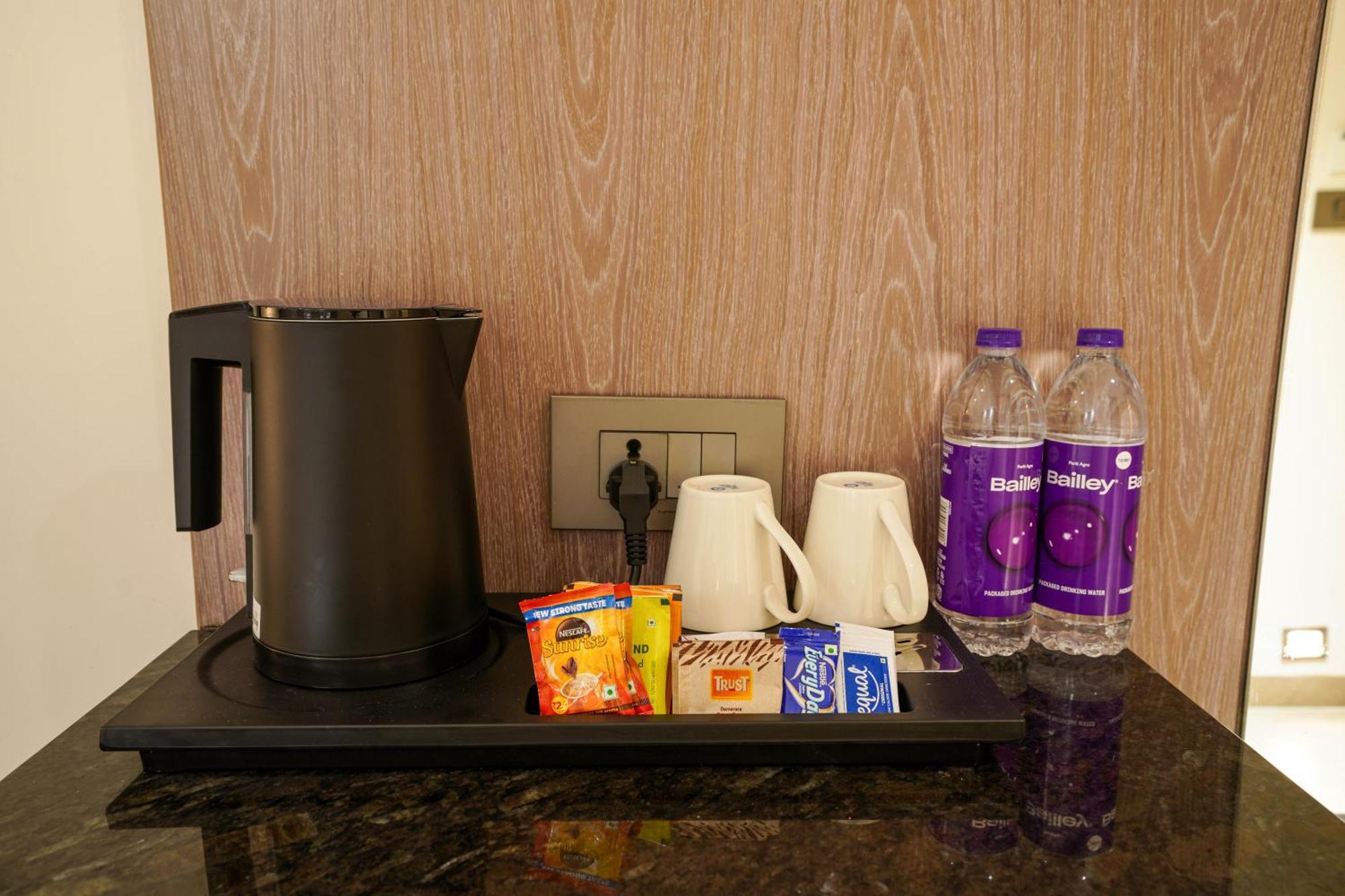 Hotel Tulips Grand 하이데라바드 외부 사진